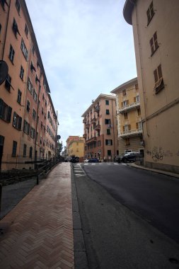 Bulutlu bir günde yokuş aşağı