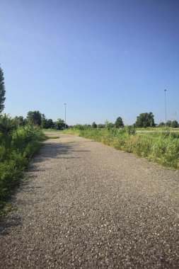 İtalya kırsalında patika ve yol