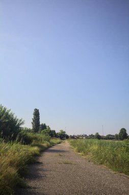 İtalya kırsalında patika ve yol