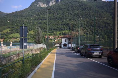 Göle açılan cadde.