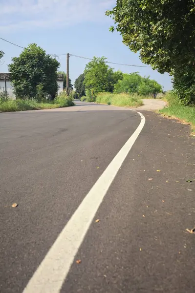 Kırsal kesişen yollarda