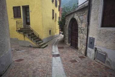 Kasabadaki sokaklar arasındaki kavşaklar