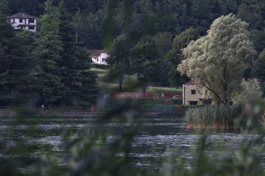 Alacakaranlıktaki Lakeshore parkında