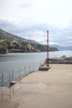 Bir kasabanın limanında bir bölge.