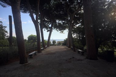 Banklarla panoramik balkon