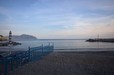 İskele tezgahı gün batımında yandı