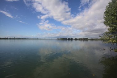 Sonbaharda hala göl