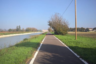 İtalya kırsalında yol