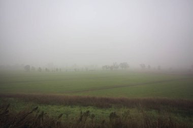 Sisin içinde hendekleri olan alanlar