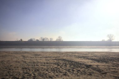 Nehir kıyısı ve toprak seti