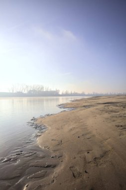 Nehir kıyısı ve toprak seti