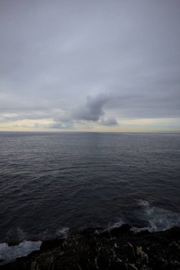 Bulutlu bir günde deniz