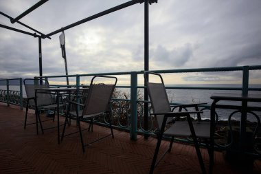 Bir restoranın masaları