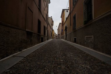 Kombine bir sokak ve bir kapı