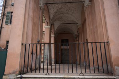 Bir sarayın verandası.