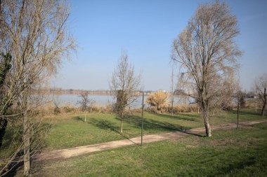 Parktaki toprak izi.