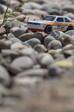 Mantova, İtalya - 8. Mart 2025 - 1984 Audi Quattro S1 Rallisi 'nin 1 / 64 Sunlit Hot Wheels kopyası