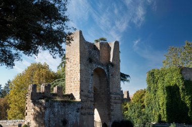Orvieto kasabasındaki Porta Rocca 'nın arka manzarası