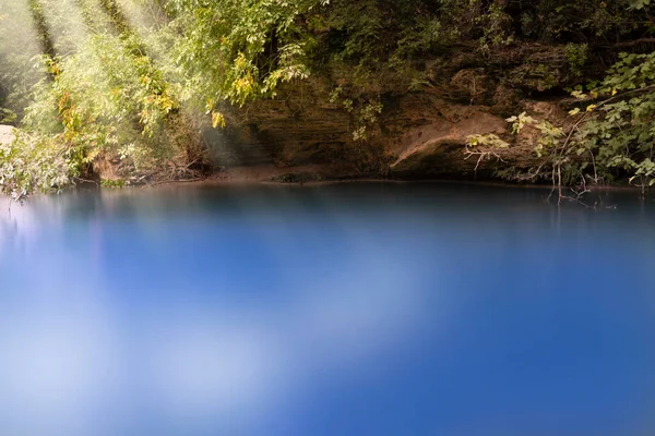 Fluss Einem Wald Mit Sonnenstrahlen Der Toskana — Stockfoto