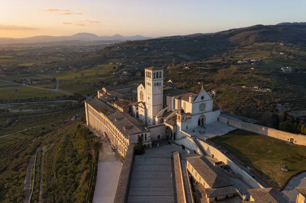 Luchtfoto Van Basiliek Van San Francesco Stad Assisi Umbria Zonsondergang Rechtenvrije Stockafbeeldingen