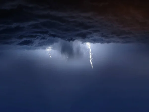 Stormachtige Nachtelijke Hemel Met Bliksem Stockfoto