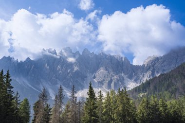 Rocca Baranci dağ kompleksi Trentino alto adige İtalya