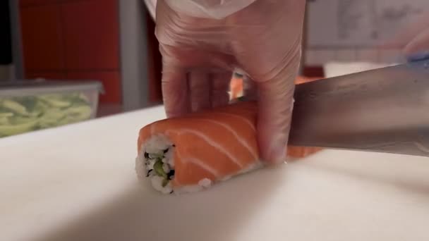 Witness Precision Japanese Chef Expertly Slice Philadelphia Rolls Even Pieces — Stock Video