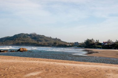 Nehir Brezilya 'da denize akıyor.