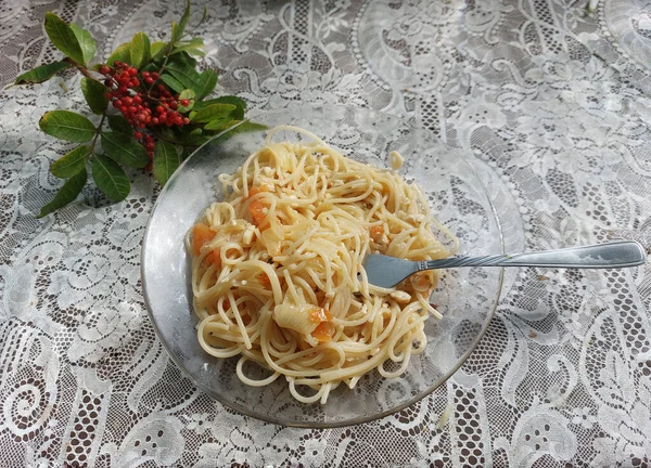 Närbild Bild Tallrik Spaghetti Med Gaffel Och Kniv — Stockfoto