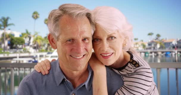 Starsza Para Uśmiechnięta Kamery Zbliżenie Szczęśliwej Starszej Pary Uśmiechającej Się — Wideo stockowe