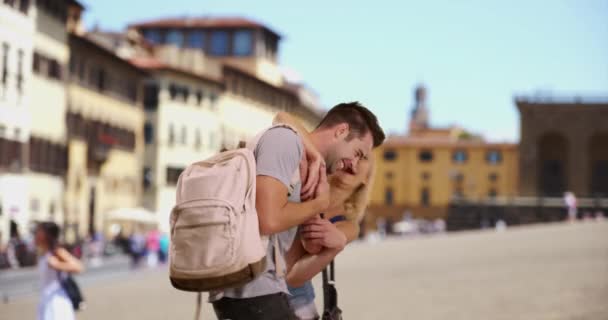 Verspieltes Junges Paar Urlaub Florenz Porträt Attraktiver Männer Und Frauen — Stockvideo