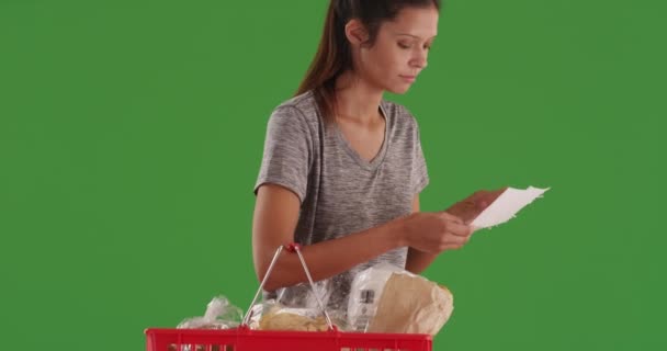 Comestibles Mujeres Jóvenes Saludables Comprando Pantalla Verde Mujer Bastante Caucásica — Vídeo de stock