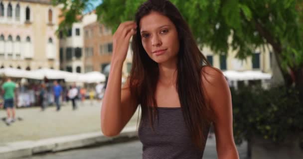Beautiful Caucasian Girl Street Venice Hair Blowing Wind Young Tourist — Stock Video