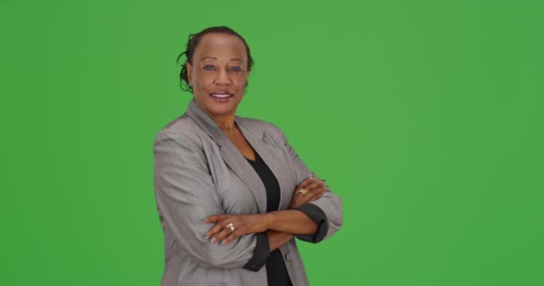 Uma Mulher Negócios Afro Americana Olhar Para Câmara Ecrã Verde — Vídeo de Stock