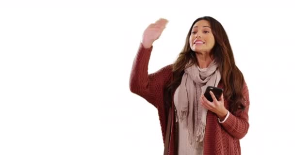 Hispánka Dívá Mimo Kameru Ukazuje Někoho Aby Připojil Studiu Kopírovacím — Stock video