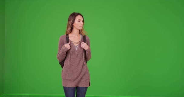 Beyaz Kız Yeşil Ekranda Mesajlara Cevap Veriyor Anahtar Birleşik Olmak — Stok video