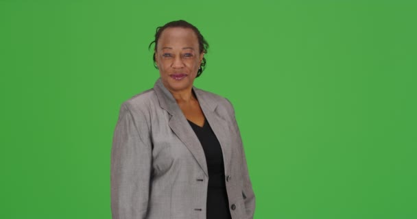 Uma Mulher Negócios Afro Americana Feliz Sorri Tela Verde Tela — Vídeo de Stock