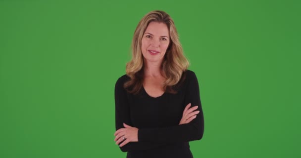 Attractive Blonde Female Arms Crossed Smiling Camera Green Screen Green — Stock Video