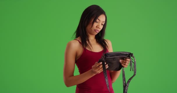 African American Woman Shopping Leather Purse Trying Buy Green Screen — Stock Video