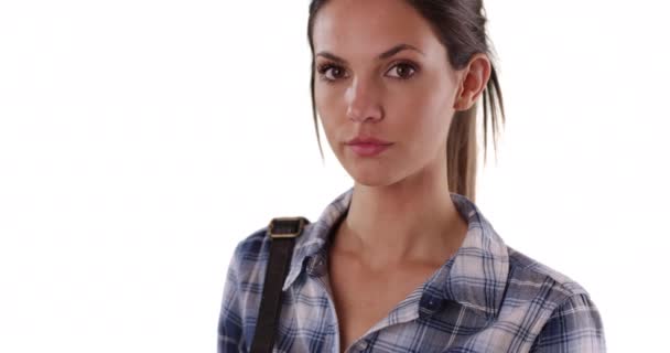 Portrét Krásné Mladé Ženy Modré Kostkované Košili Pevném Bílém Kopírovacím — Stock video