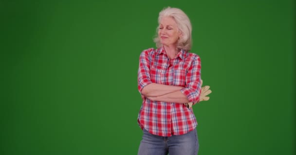 Yeşil Ekran Üzerinde Kolları Çapraz Duran Fanila Gömlekli Hoş Bir — Stok video