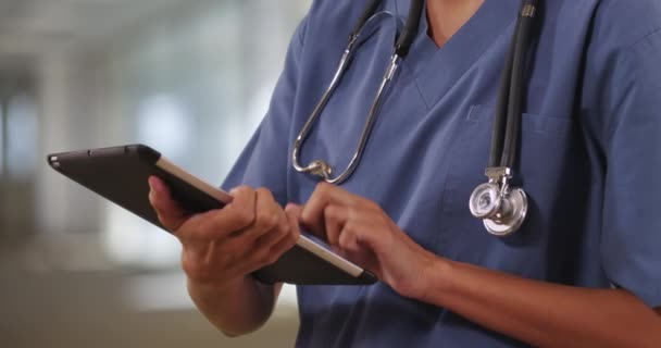 Detailní Záběr Ošetřovatelku Nebo Doktorku Pracující Stolním Počítači Nemocnici Ženský — Stock video