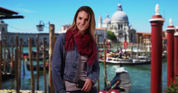Smuk Kaukasisk Pige Erne Poserer Portræt Venedig Ung Kvinde Med – Stock-video