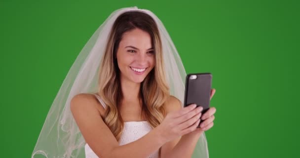Bruden Att Vara Tar Söta Och Roliga Selfies Med Sin — Stockvideo