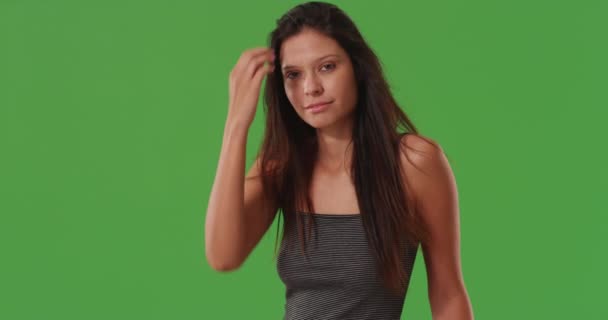 Retrato Menina Muito Caucasiana Posando Dentro Casa Estúdio Tela Verde — Vídeo de Stock