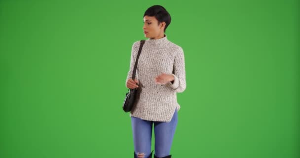 Beautiful Black Woman Purse Walks Camera While Looking Green Screen — стоковое видео