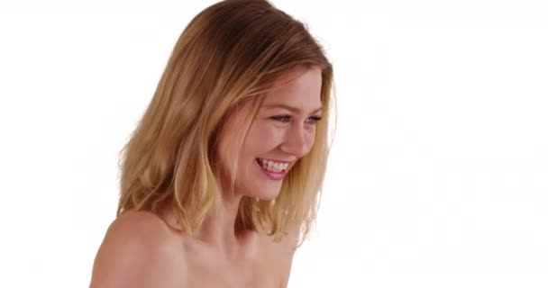 Krásná Zblízka Roztomilé Mladé Ženy Usmívající Pozadí Studia Krásný Portrét — Stock video