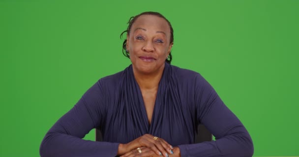 Afroameričanka Mluví Kamery Zelené Obrazovce Zelené Obrazovce Která Být Zadána — Stock video