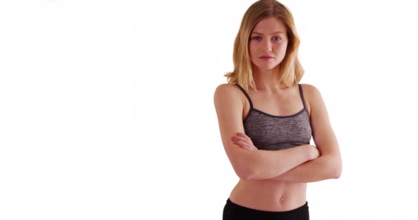 Zdrowa Młoda Kobieta Stroju Fitness Białym Tle Miejsca Kopiowania Skrzyżowane — Wideo stockowe