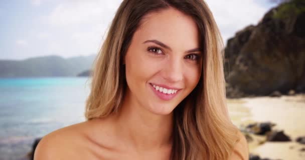 Close Beautiful Young Woman Sitting Beach Smiling Camera Summer Day — Stock Video
